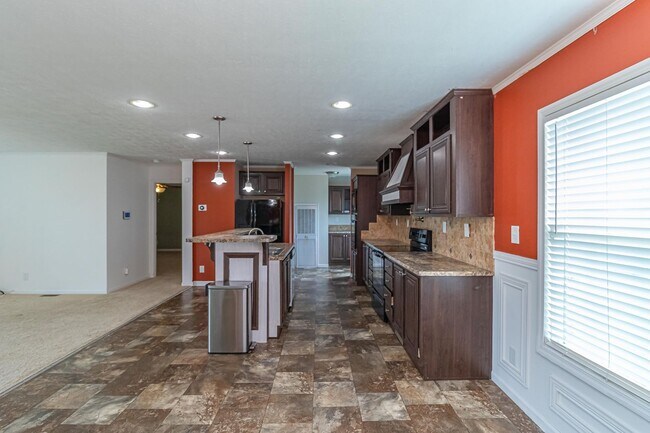 Building Photo - WELCOME HOME! 3 BR | 2 BA Home in Pikevill...