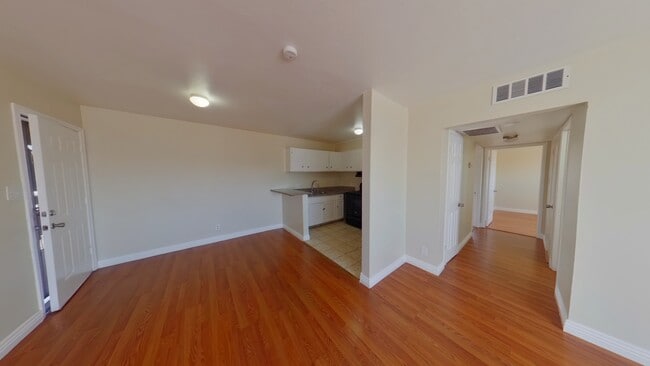 Building Photo - 512 North Cir