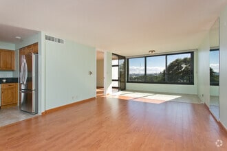 Building Photo - Executive 1/1 YACHT HARBOR TOWER