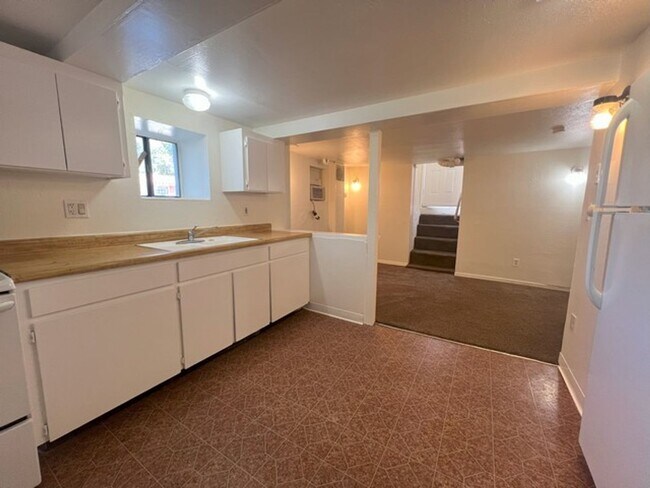 Building Photo - FI418-YA