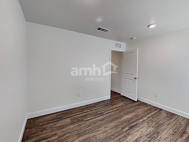 Building Photo - 704 Sienna Rising Drive