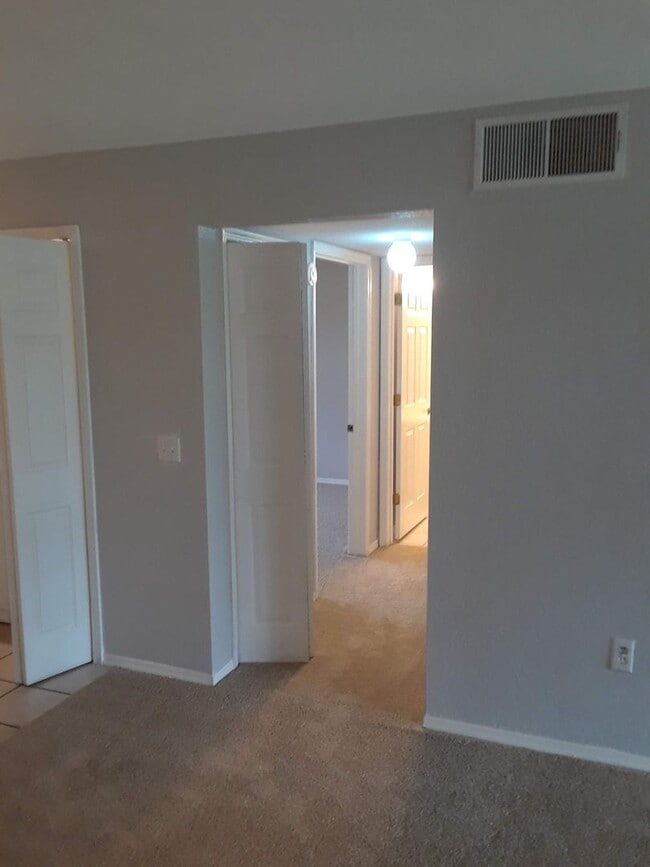 Building Photo - Fairway Island 534