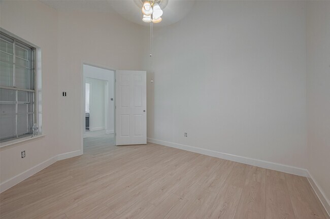 Building Photo - 15934 Barbarossa Dr