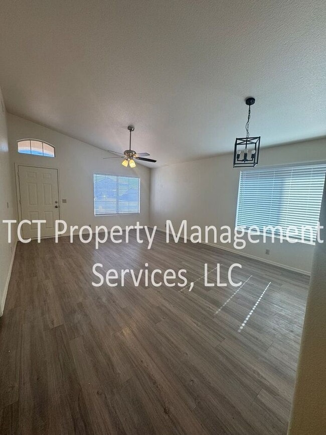 Building Photo - Charming Home in North East Mesa