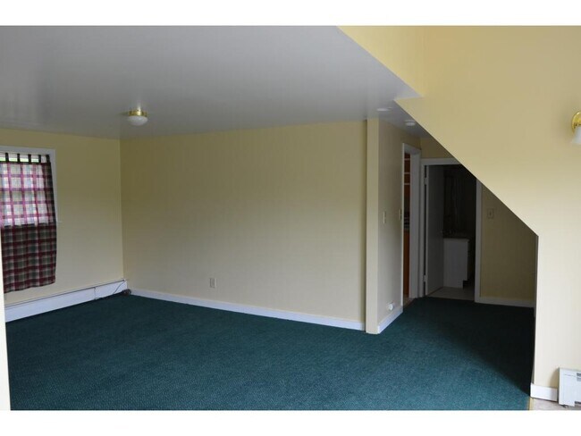 Building Photo - 1092 New Hampshire Rte 175