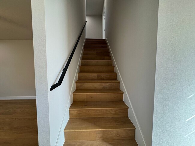 Building Photo - Be the 1st in this 4 bed, 3 bath, 2 car New Construction!