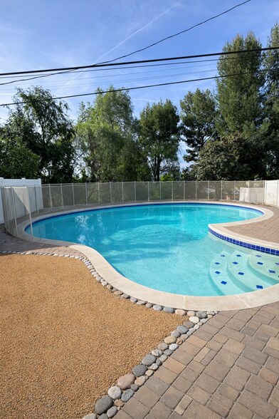 Building Photo - 148 Galsworthy St