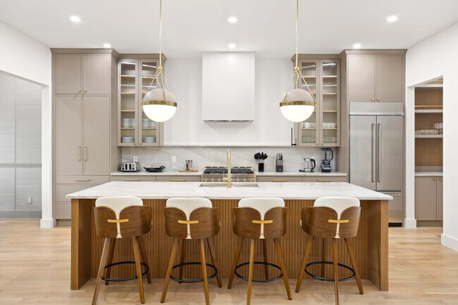 Building Photo - 8922 San Benito Way