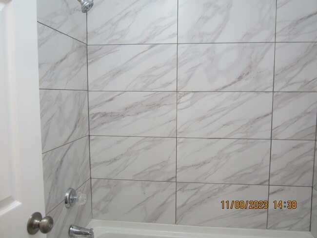 Building Photo - Completely Remodeled 3 Bedroom/2 Bath Near Galleria