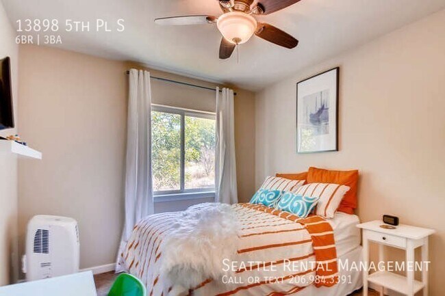 Building Photo - Burien - Rare 6 Bedroom Home Hidden Betwee...