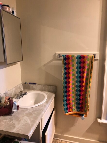 Building Photo - 466 Alexander St