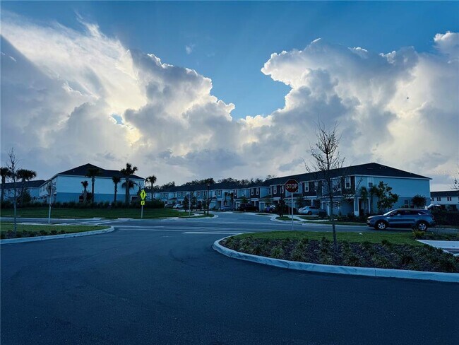 Building Photo - 2923 Skyline Lp