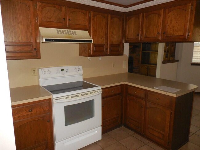 Building Photo - 12613 Whispering Hollow Dr