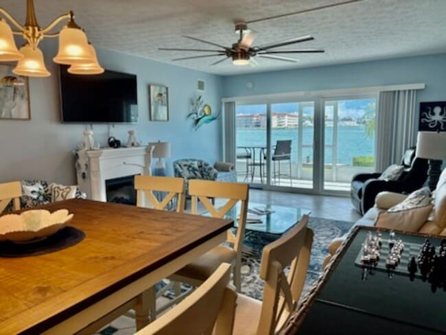 Building Photo - Marco Towers