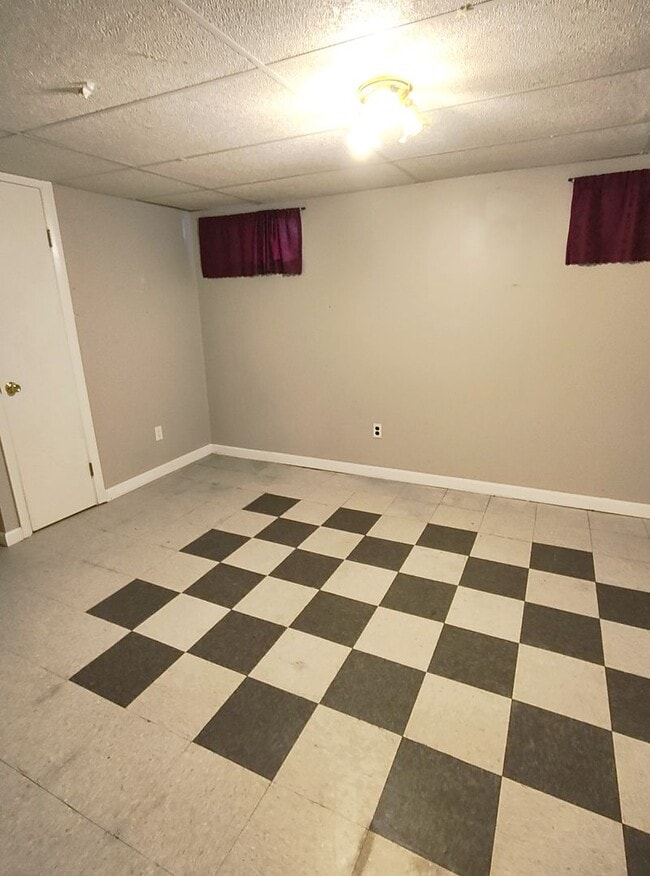 Building Photo - **West Warwick/Cowesett Single Family - $2...