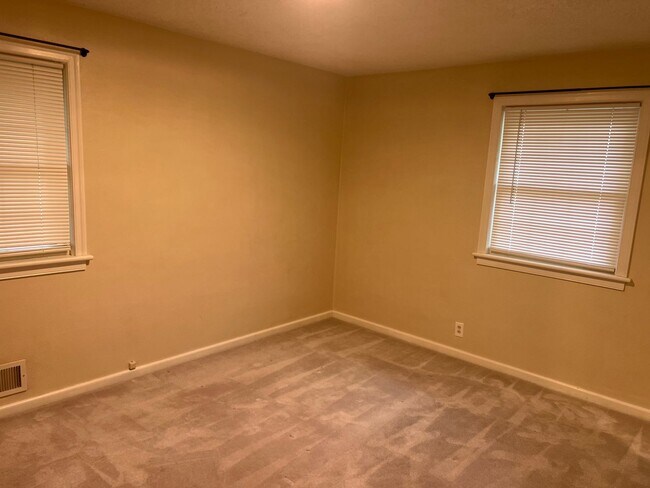 Building Photo - BEAUTIFUL RANCH HOME WITH NEW KITCHEN AND ...