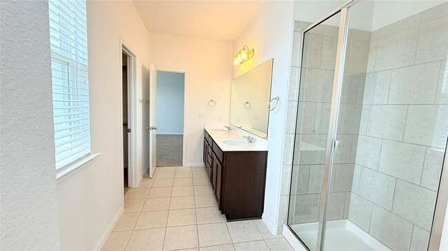 Building Photo - 233 Quemado Dr