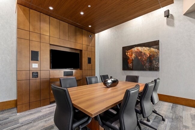 Building Photo - One bedroom condo located in heart of Buckhead!