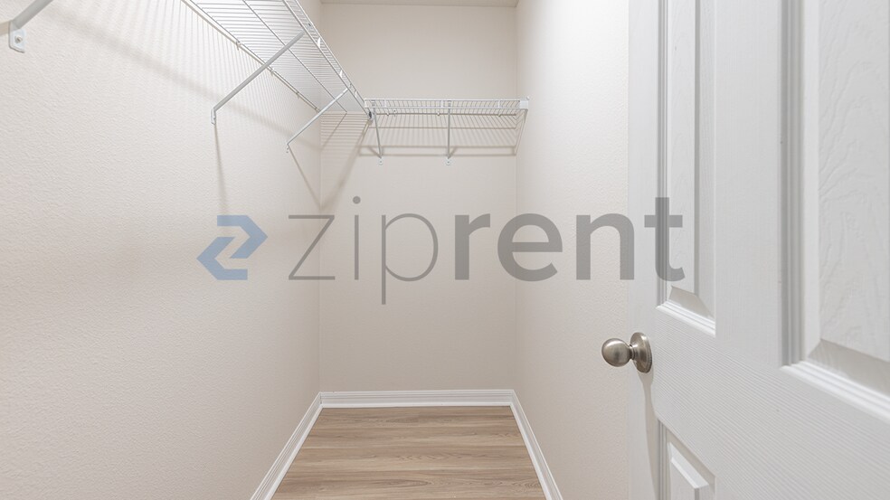 Building Photo - Unit B