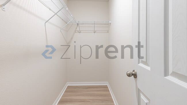 Building Photo - Unit B