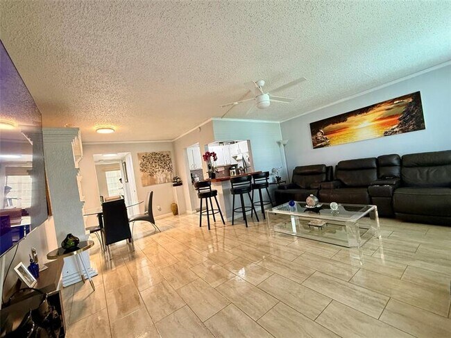 Building Photo - 355 Oakridge T