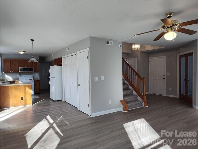 Building Photo - 10000 Dunfries Rd