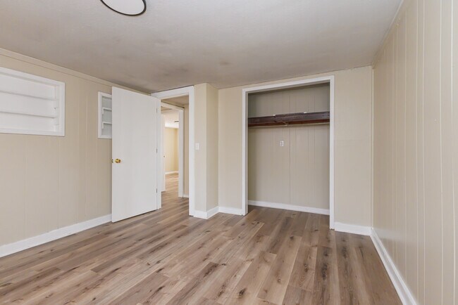 Building Photo - 2904 S Pershing Dr