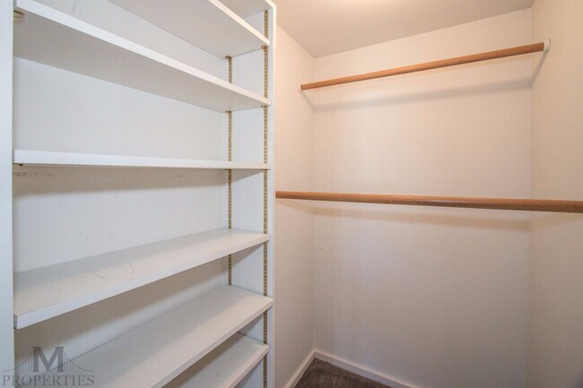 Building Photo - Eureka Valley 4 Bed + Bonus Room, 3 Bath, ...