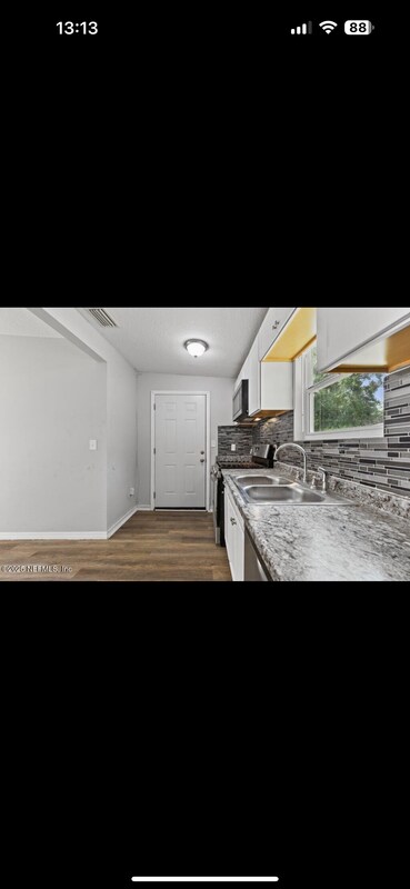 Building Photo - 9106 Jefferson Ave