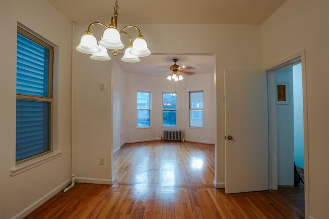 Building Photo - 66 46th St
