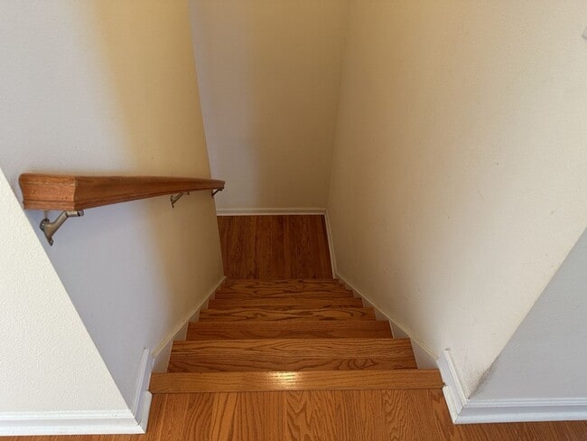 Building Photo - 10 Evergreen Oak Dr