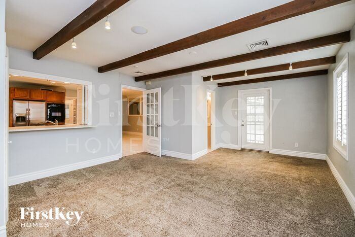 Building Photo - 2328 E Manhatton Dr