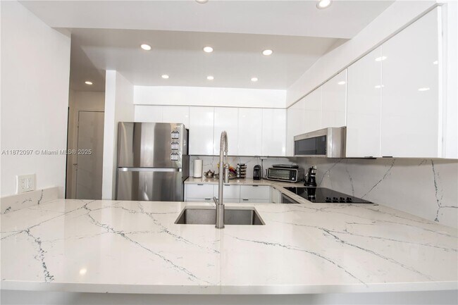 Building Photo - 401 Ocean Dr