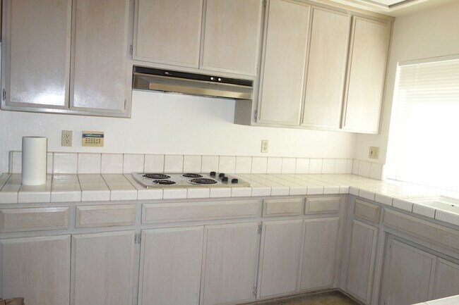 Building Photo - 105 Almond Dr