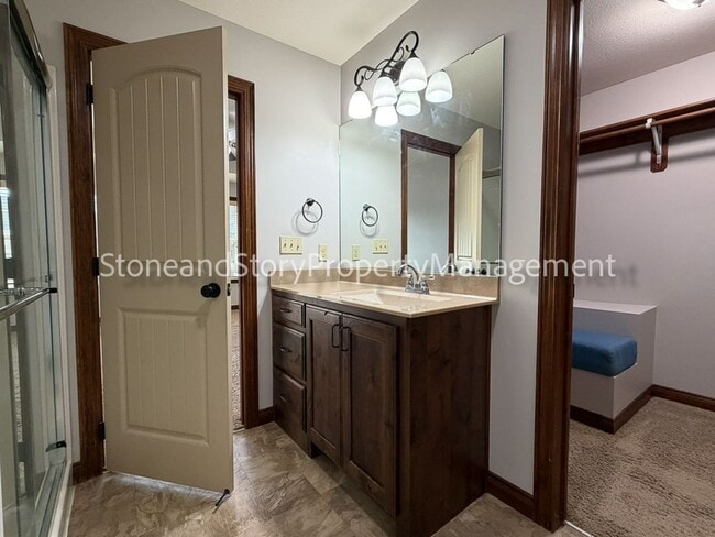 Building Photo - 3 bedroom 2 bath in Washburn Rural school district