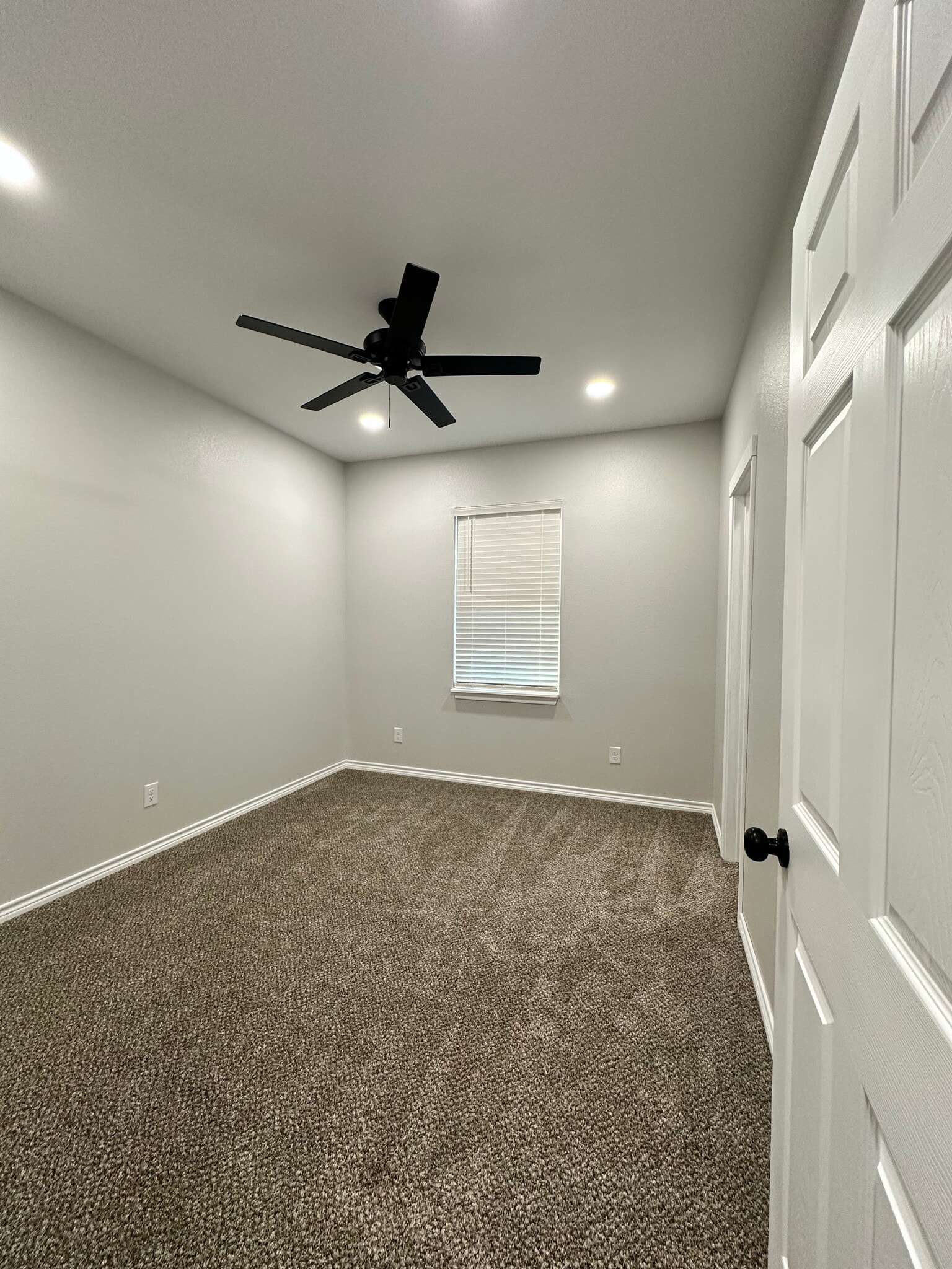 BEDROOM 2 - 107 S Bois D Arc St