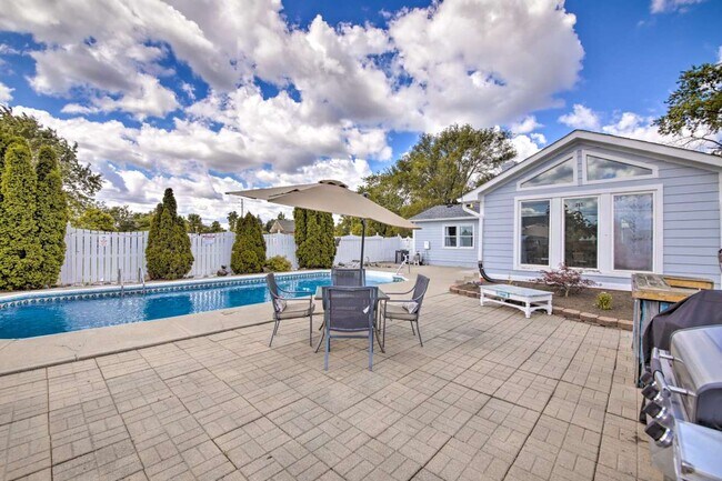 Building Photo - 6447 S Franklin Rd