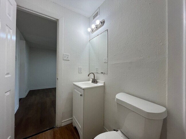 Building Photo - ONE BEDROOM APT WITH WATER PAID