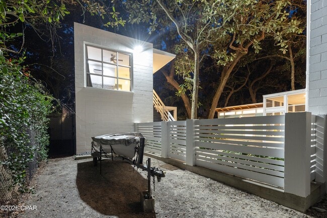 Building Photo - 2979 S County Hwy 395