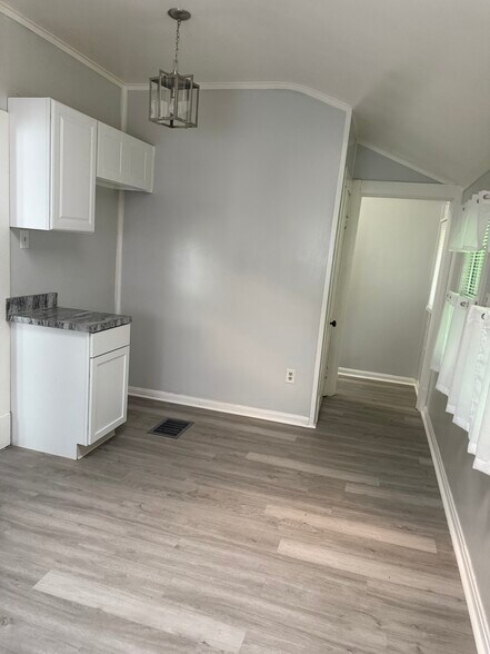 Building Photo - 3009 Delmar Ave