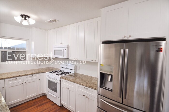 Building Photo - 9864 Childress Dr