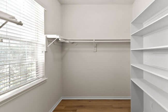 Building Photo - 18106 Castle Rain Dr