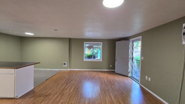 Building Photo - 18440 NE Woodinville Duvall Pl