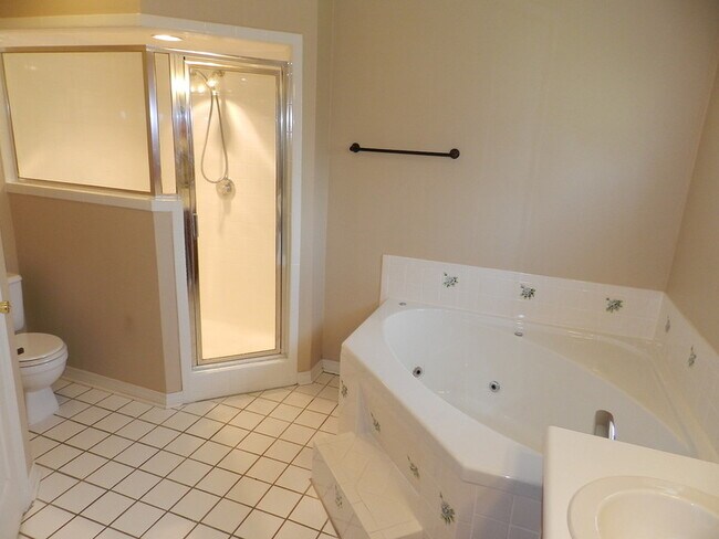 Building Photo - 4995 Pattock Pl