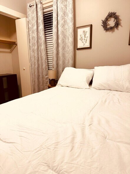 Building Photo - 252 Forest Ave