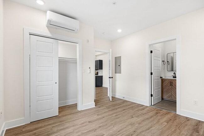 Building Photo - 6832 Ridge Ave