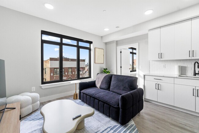 Building Photo - 80 Romaine Ave
