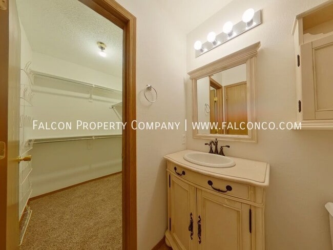 Building Photo - 6335 Cording Ct