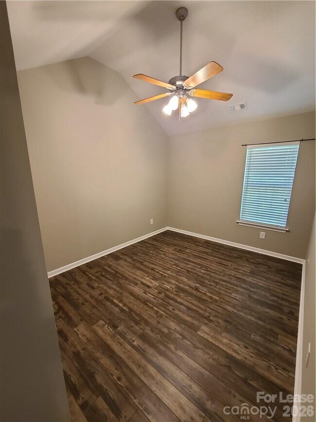 Building Photo - 19231 Kanawha Dr