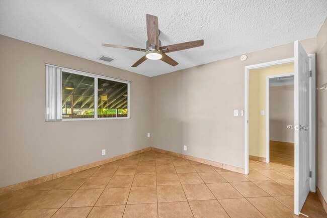 Building Photo - 305 Uala Pl